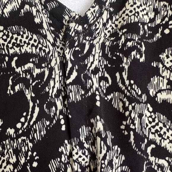 Dina Be for Francesca’s Collections Damask Sateen Cuff Shirttail Size Small (S) - Picture 6 of 9